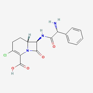 7-(2-Amino-2-phenyl-acetylamino)-3-chloro-8-oxo-1-aza-bicyclo[4.2.0]oct-2-ene-2-carboxylic acid