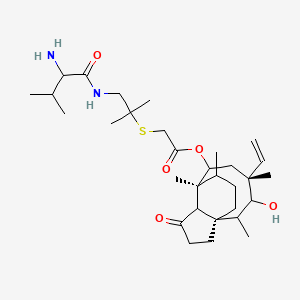 [(1R,4R,7S)-4-ethenyl-3-hydroxy-2,4,7,14-tetramethyl-9-oxo-6-tricyclo[5.4.3.01,8]tetradecanyl] 2-[1-[(2-amino-3-methylbutanoyl)amino]-2-methylpropan-2-yl]sulfanylacetate