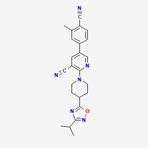 5-(4-Cyano-3-methylphenyl)-2-{4-[3-(propan-2-yl)-1,2,4-oxadiazol-5-yl]piperidin-1-yl}pyridine-3-carbonitrile