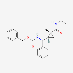 benzyl N-[(R)-[(1S,2S)-2-methyl-2-[(propan-2-yl)carbamoyl]cyclopropyl](phenyl)methyl]carbamate