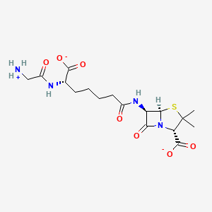 (2S,5R,6R)-6-({(6S)-6-[(ammonioacetyl)amino]-6-carboxylatohexanoyl}amino)-3,3-dimethyl-7-oxo-4-thia-1-azabicyclo[3.2.0]heptane-2-carboxylate