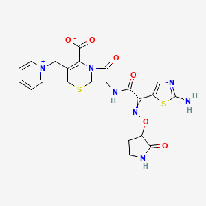 molecular formula C22H21N7O6S2 B10781813 7-[[2-(2-Amino-1,3-thiazol-5-yl)-2-(2-oxopyrrolidin-3-yl)oxyiminoacetyl]amino]-8-oxo-3-(pyridin-1-ium-1-ylmethyl)-5-thia-1-azabicyclo[4.2.0]oct-2-ene-2-carboxylate 