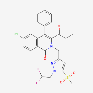 molecular formula C25H22ClF2N3O4S B10786353 6-Chloro-2-((1-(2,2-difluoroethyl)-5-(methylsulfonyl)-1H-pyrazol-3-yl)methyl)-4-phenyl-3-propionylisoquinolin-1(2H)-one 