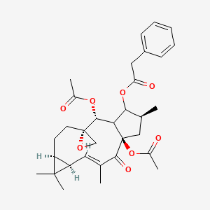 molecular formula C32H40O8 B10790015 [(1'R,2S,3'E,5'R,7'S,11'R,13'S,14'S)-1',11'-diacetyloxy-3',6',6',14'-tetramethyl-2'-oxospiro[oxirane-2,10'-tricyclo[10.3.0.05,7]pentadec-3-ene]-13'-yl] 2-phenylacetate 