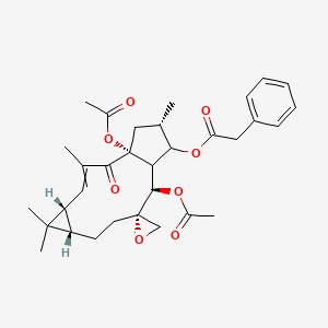 molecular formula C32H40O8 B10790045 [(1'R,2S,5'R,7'S,11'R,13'S,14'S)-1',11'-diacetyloxy-3',6',6',14'-tetramethyl-2'-oxospiro[oxirane-2,10'-tricyclo[10.3.0.05,7]pentadec-3-ene]-13'-yl] 2-phenylacetate 