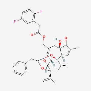 [(1R,2R,6R,10S,11R,15S,17R)-13-benzyl-6-hydroxy-4,17-dimethyl-5-oxo-15-(prop-1-en-2-yl)-12,14,18-trioxapentacyclo[11.4.1.0^{1,10}.0^{2,6}.0^{11,15}]octadeca-3,8-dien-8-yl]methyl 2-(2,5-difluorophenyl)acetate