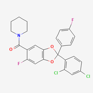 (2-(2,4-Dichlorophenyl)-6-fluoro-2-(4-fluorophenyl)benzo[d][1,3]dioxol-5-yl)(piperidin-1-yl)methanone