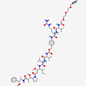 molecular formula C67H106N10O16 B10800174 [4-[[5-(carbamoylamino)-2-[[3-methyl-2-[[2-[2-(2-prop-2-ynoxyethoxy)ethoxy]acetyl]amino]butanoyl]amino]pentanoyl]amino]phenyl]methyl N-[1-[[1-[[1-[2-[3-[(1-hydroxy-1-phenylpropan-2-yl)amino]-1-methoxy-2-methyl-3-oxopropyl]pyrrolidin-1-yl]-3-methoxy-5-methyl-1-oxoheptan-4-yl]-methylamino]-3-methyl-1-oxobutan-2-yl]amino]-3-methyl-1-oxobutan-2-yl]-N-methylcarbamate 