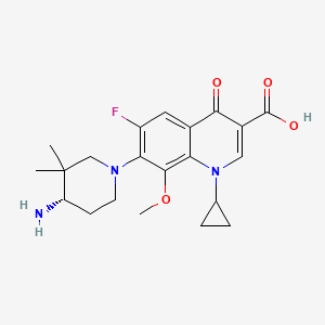 7-[(4S)-4-amino-3,3-dimethylpiperidin-1-yl]-1-cyclopropyl-6-fluoro-8-methoxy-4-oxoquinoline-3-carboxylic acid