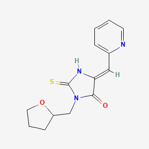 (5Z)-5-(pyridin-2-ylmethylidene)-3-(tetrahydrofuran-2-ylmethyl)-2-thioxoimidazolidin-4-one