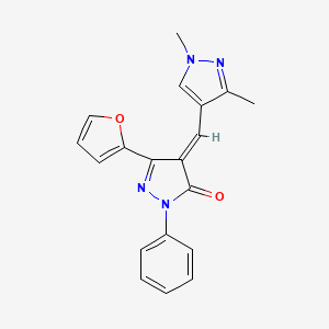 (4E)-4-[(1,3-dimethyl-1H-pyrazol-4-yl)methylidene]-5-(furan-2-yl)-2-phenyl-2,4-dihydro-3H-pyrazol-3-one