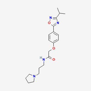 molecular formula C20H28N4O3 B10969030 2-{4-[3-(propan-2-yl)-1,2,4-oxadiazol-5-yl]phenoxy}-N-[3-(pyrrolidin-1-yl)propyl]acetamide 