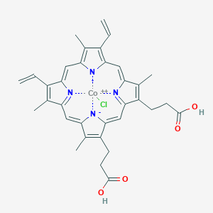 B010982 3-[18-(2-Carboxyethyl)-8,13-bis(ethenyl)-3,7,12,17-tetramethylporphyrin-21,23-diid-2-yl]propanoic acid;chlorocobalt(2+) CAS No. 102601-60-5