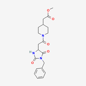 molecular formula C20H25N3O5 B10993896 Methyl {1-[(1-benzyl-2,5-dioxoimidazolidin-4-yl)acetyl]piperidin-4-yl}acetate 