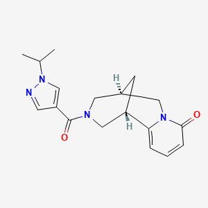 (1S,5R)-3-{[1-(propan-2-yl)-1H-pyrazol-4-yl]carbonyl}-1,2,3,4,5,6-hexahydro-8H-1,5-methanopyrido[1,2-a][1,5]diazocin-8-one