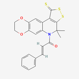 (2E)-1-(4,4-dimethyl-1-thioxo-1,4,8,9-tetrahydro-5H-[1,4]dioxino[2,3-g][1,2]dithiolo[3,4-c]quinolin-5-yl)-3-phenylprop-2-en-1-one