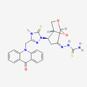 (2Z)-2-[(1R,2R,5S)-2-{4-methyl-3-[(9-oxoacridin-10(9H)-yl)methyl]-5-thioxo-4,5-dihydro-1H-1,2,4-triazol-1-yl}-6,8-dioxabicyclo[3.2.1]oct-4-ylidene]hydrazinecarbothioamide (non-preferred name)