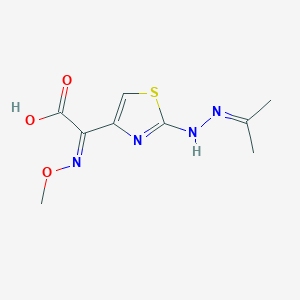 (2Z)-(methoxyimino)[(2Z)-2-(propan-2-ylidenehydrazinylidene)-2,3-dihydro-1,3-thiazol-4-yl]ethanoic acid