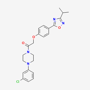 1-[4-(3-Chlorophenyl)piperazin-1-yl]-2-{4-[3-(propan-2-yl)-1,2,4-oxadiazol-5-yl]phenoxy}ethanone