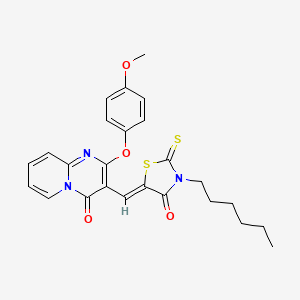 3-[(Z)-(3-hexyl-4-oxo-2-thioxo-1,3-thiazolidin-5-ylidene)methyl]-2-(4-methoxyphenoxy)-4H-pyrido[1,2-a]pyrimidin-4-one