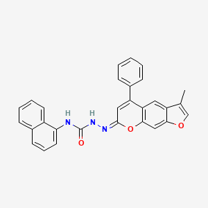 (2E)-2-(3-methyl-5-phenyl-7H-furo[3,2-g]chromen-7-ylidene)-N-(naphthalen-1-yl)hydrazinecarboxamide