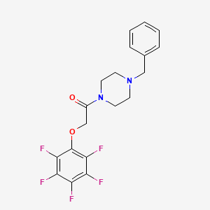 1-(4-Benzylpiperazin-1-yl)-2-(pentafluorophenoxy)ethanone