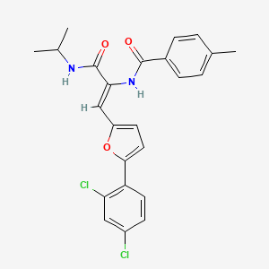 (2Z)-3-[5-(2,4-dichlorophenyl)furan-2-yl]-2-[(4-methylphenyl)formamido]-N-(propan-2-yl)prop-2-enamide