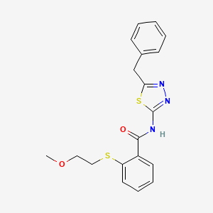 N-(5-benzyl-1,3,4-thiadiazol-2-yl)-2-[(2-methoxyethyl)sulfanyl]benzamide