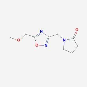 1-{[5-(Methoxymethyl)-1,2,4-oxadiazol-3-yl]methyl}pyrrolidin-2-one