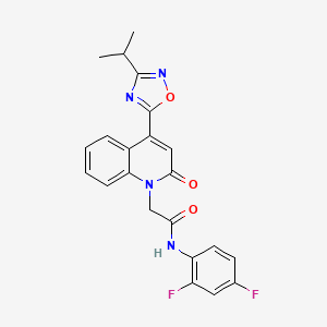 N-(2,4-difluorophenyl)-2-{2-oxo-4-[3-(propan-2-yl)-1,2,4-oxadiazol-5-yl]quinolin-1(2H)-yl}acetamide