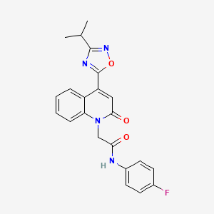 N-(4-fluorophenyl)-2-{2-oxo-4-[3-(propan-2-yl)-1,2,4-oxadiazol-5-yl]quinolin-1(2H)-yl}acetamide