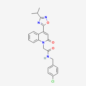 N-(4-chlorobenzyl)-2-{2-oxo-4-[3-(propan-2-yl)-1,2,4-oxadiazol-5-yl]quinolin-1(2H)-yl}acetamide