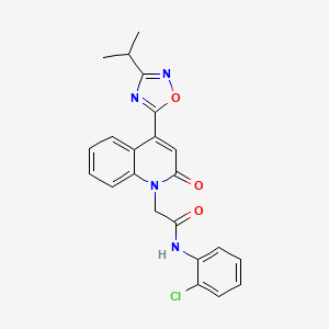 N-(2-chlorophenyl)-2-{2-oxo-4-[3-(propan-2-yl)-1,2,4-oxadiazol-5-yl]quinolin-1(2H)-yl}acetamide