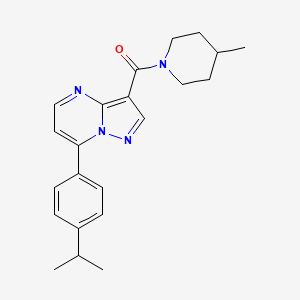 4-Methyl-1-{7-[4-(propan-2-yl)phenyl]pyrazolo[1,5-a]pyrimidine-3-carbonyl}piperidine