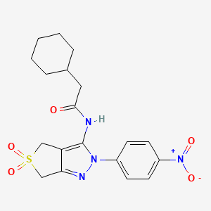 molecular formula C19H22N4O5S B11219907 2-cyclohexyl-N-(2-(4-nitrophenyl)-5,5-dioxido-4,6-dihydro-2H-thieno[3,4-c]pyrazol-3-yl)acetamide 