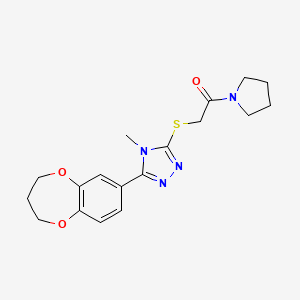 2-{[5-(3,4-dihydro-2H-1,5-benzodioxepin-7-yl)-4-methyl-4H-1,2,4-triazol-3-yl]sulfanyl}-1-(pyrrolidin-1-yl)ethanone