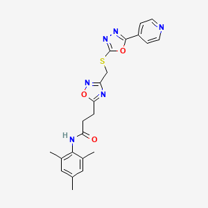 molecular formula C22H22N6O3S B11232343 3-[3-({[5-(pyridin-4-yl)-1,3,4-oxadiazol-2-yl]sulfanyl}methyl)-1,2,4-oxadiazol-5-yl]-N-(2,4,6-trimethylphenyl)propanamide 