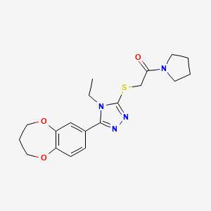 2-{[5-(3,4-dihydro-2H-1,5-benzodioxepin-7-yl)-4-ethyl-4H-1,2,4-triazol-3-yl]sulfanyl}-1-(pyrrolidin-1-yl)ethanone