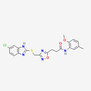 molecular formula C21H20ClN5O3S B11241791 3-(3-{[(5-chloro-1H-benzimidazol-2-yl)sulfanyl]methyl}-1,2,4-oxadiazol-5-yl)-N-(2-methoxy-5-methylphenyl)propanamide 