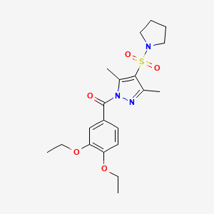 molecular formula C20H27N3O5S B11255319 (3,4-diethoxyphenyl)(3,5-dimethyl-4-(pyrrolidin-1-ylsulfonyl)-1H-pyrazol-1-yl)methanone 