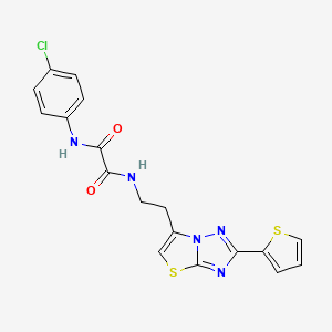 molecular formula C18H14ClN5O2S2 B11260624 N1-(4-chlorophenyl)-N2-(2-(2-(thiophen-2-yl)thiazolo[3,2-b][1,2,4]triazol-6-yl)ethyl)oxalamide 