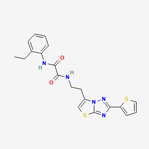 molecular formula C20H19N5O2S2 B11262719 N1-(2-ethylphenyl)-N2-(2-(2-(thiophen-2-yl)thiazolo[3,2-b][1,2,4]triazol-6-yl)ethyl)oxalamide 