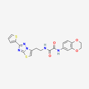 molecular formula C20H17N5O4S2 B11264932 N1-(2,3-dihydrobenzo[b][1,4]dioxin-6-yl)-N2-(2-(2-(thiophen-2-yl)thiazolo[3,2-b][1,2,4]triazol-6-yl)ethyl)oxalamide 