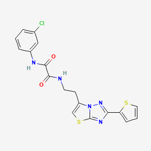 molecular formula C18H14ClN5O2S2 B11264942 N1-(3-chlorophenyl)-N2-(2-(2-(thiophen-2-yl)thiazolo[3,2-b][1,2,4]triazol-6-yl)ethyl)oxalamide 