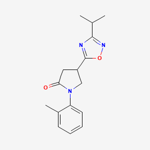 4-(3-Isopropyl-1,2,4-oxadiazol-5-yl)-1-(2-methylphenyl)-2-pyrrolidinone