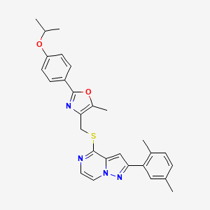 2-(2,5-Dimethylphenyl)-4-[({5-methyl-2-[4-(propan-2-yloxy)phenyl]-1,3-oxazol-4-yl}methyl)sulfanyl]pyrazolo[1,5-a]pyrazine