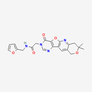 molecular formula C21H20N4O5 B11273846 2-(5,5-dimethyl-15-oxo-6,17-dioxa-2,12,14-triazatetracyclo[8.7.0.03,8.011,16]heptadeca-1(10),2,8,11(16),12-pentaen-14-yl)-N-(furan-2-ylmethyl)acetamide 