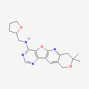 molecular formula C19H22N4O3 B11274641 5,5-dimethyl-N-(oxolan-2-ylmethyl)-6,17-dioxa-2,12,14-triazatetracyclo[8.7.0.03,8.011,16]heptadeca-1(10),2,8,11(16),12,14-hexaen-15-amine 