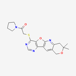 2-[(5,5-dimethyl-6,17-dioxa-2,12,14-triazatetracyclo[8.7.0.03,8.011,16]heptadeca-1(10),2,8,11(16),12,14-hexaen-15-yl)sulfanyl]-1-pyrrolidin-1-ylethanone