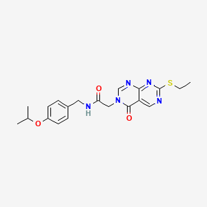 2-[7-(ethylsulfanyl)-4-oxopyrimido[4,5-d]pyrimidin-3(4H)-yl]-N-[4-(propan-2-yloxy)benzyl]acetamide